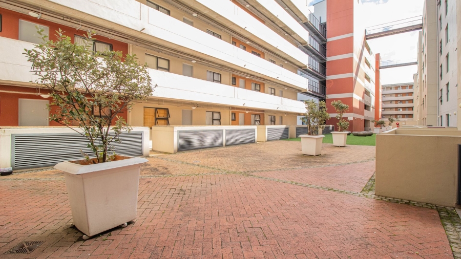 1 Bedroom Property for Sale in Zonnebloem Western Cape
